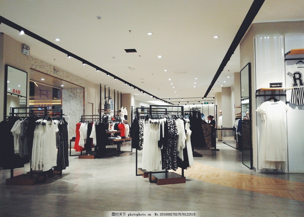 时尚穿搭指南 服装店里的潮流密码